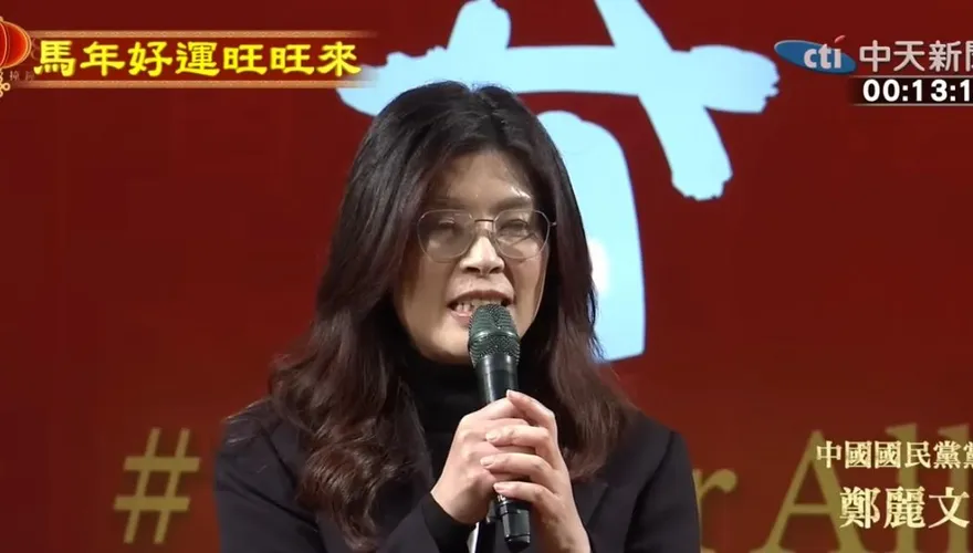 首次參與法鼓山除夕撞鐘紅繩抖動　鄭麗文：感受到巨大正能量