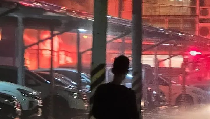 影/年初二不平靜！台南流當車場360車陷火海　爆炸聲貫天