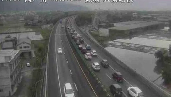 影/「國道停車場」出現了！國5北上宜蘭段紫爆　時速19