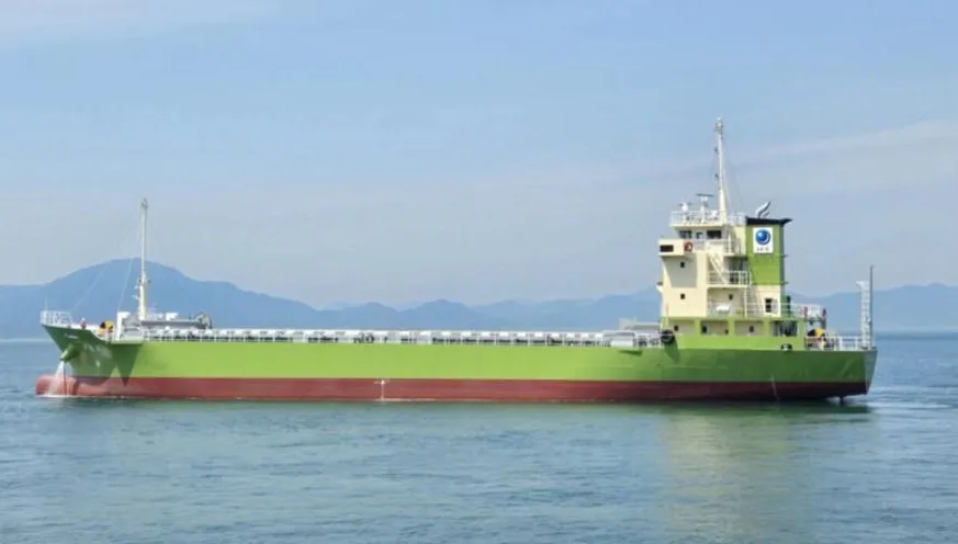 日本499噸貨物船撞上！13人海釣船「斷兩截」　多人落海2命危
