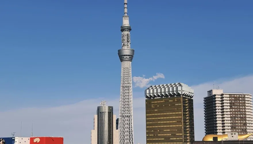 東京晴空塔電梯驚魂！突急墜卡30公尺高空　20多人受困