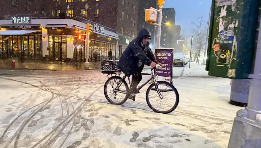 美東暴風雪侵襲7州進入緊急狀態　紐約州長警告：最糟情況尚未到來