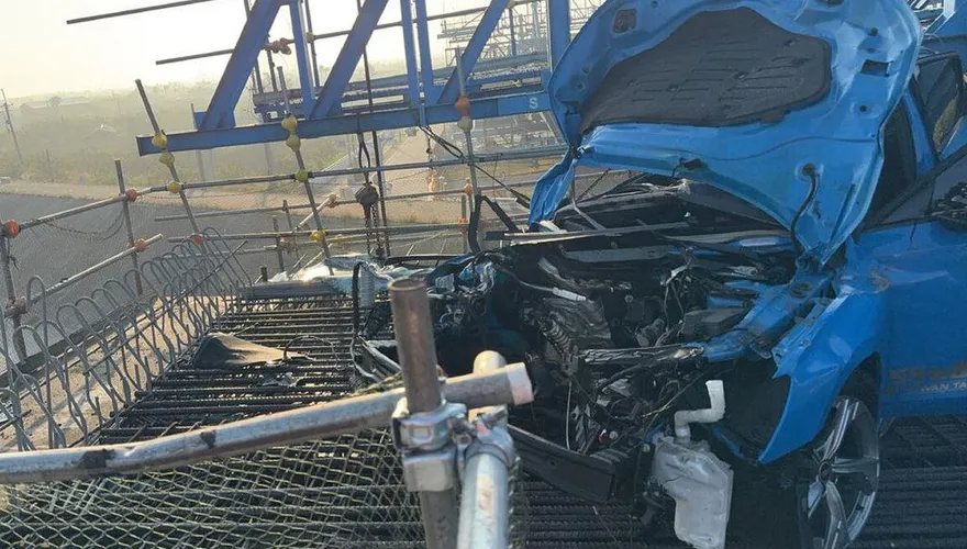 台南台江大道自小客車衝進工地　駕駛當場死亡