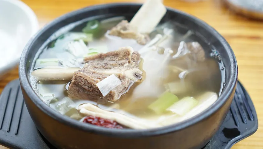 男喝大骨湯2周竟差點洗腎　醫嘆：根本是毒素濃縮液