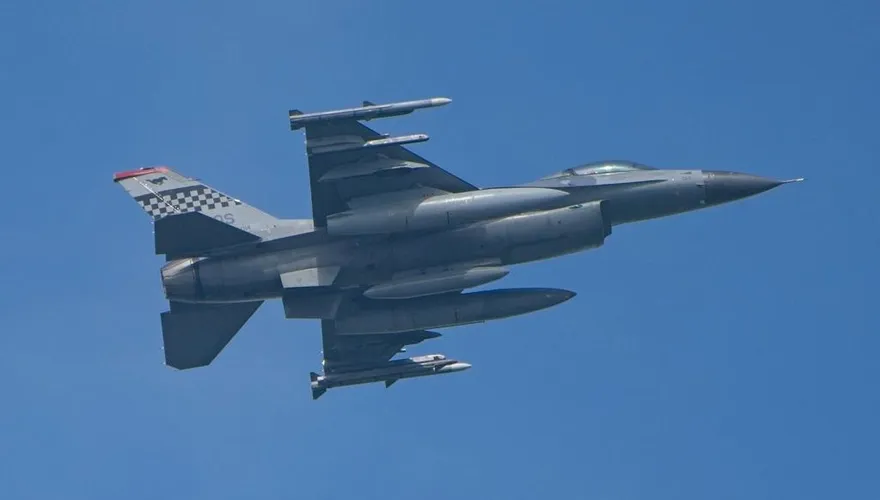 南韓F-16C夜間訓練墜毀！飛行員彈射逃生
