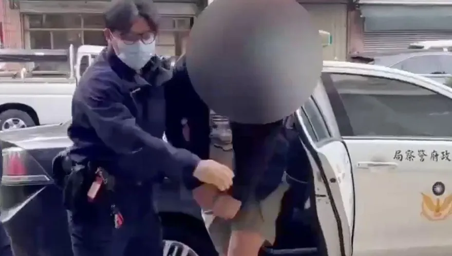 影/路怒症爆發！鶯歌駕駛遭按喇叭不爽　當街亮刀要輸贏