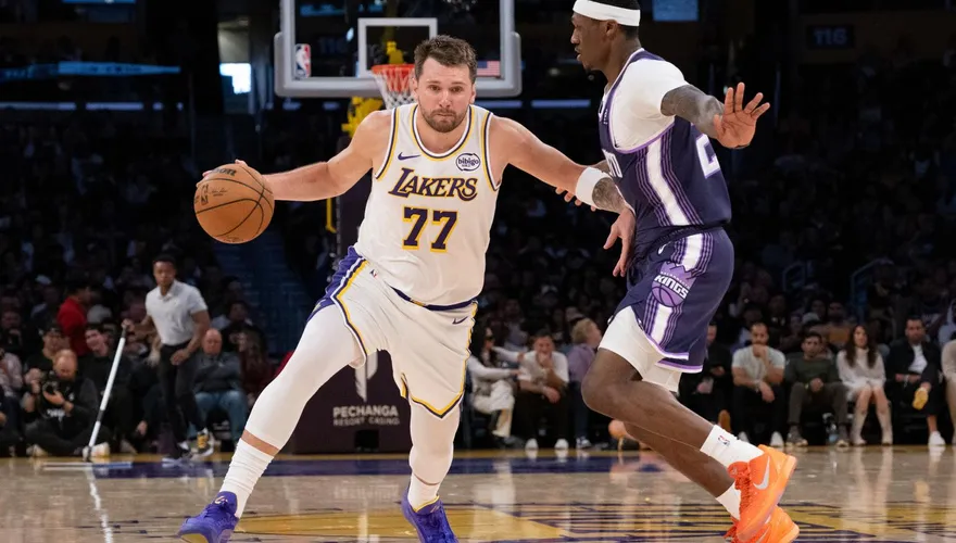 NBA/詹皇+東契奇聯手發威！湖人主場痛宰國王　豪取二連勝