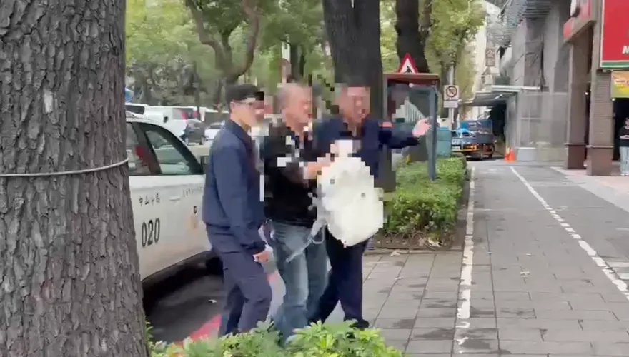 影/光頭男北捷車廂揚言殺人！警3小時火速逮人畫面曝光