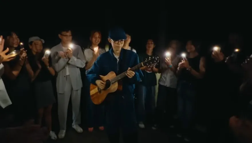 影/方大同逝世週年「消瘦身影曝光」！自彈自唱最後畫面催淚