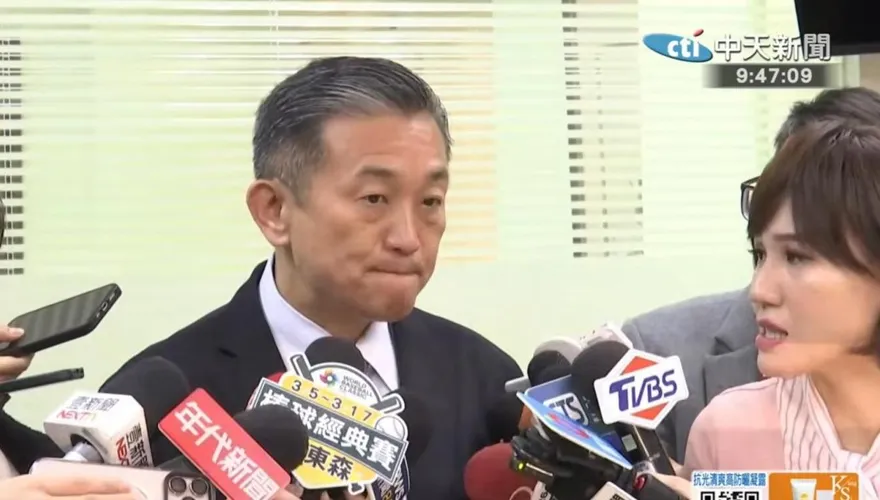 劉怡萱傳昔日出軌被抓包當眾下跪掌嘴認錯？王定宇：有人買置入
