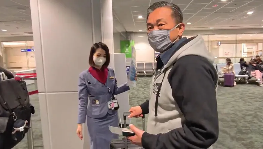 王定宇遭爆「奪人小三」！今早意外現身機場