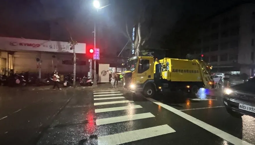 疑雨天視線不佳！楠梓清潔車撞行人　56歲男頭部受傷送醫