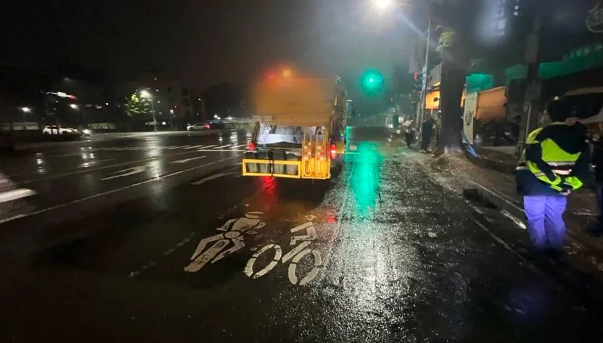 高雄男雨夜遭清潔車撞傷　環保局：會負起賠償責任