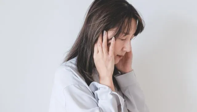 壓力大熬夜就「耳鳴嗡嗡響」？醫：大腦神經敏感度被調高