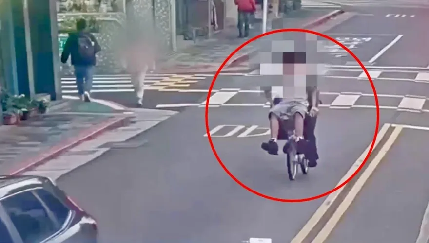 影/2屁孩把Ubike當特技單車　警：可罰600恐涉公共危險