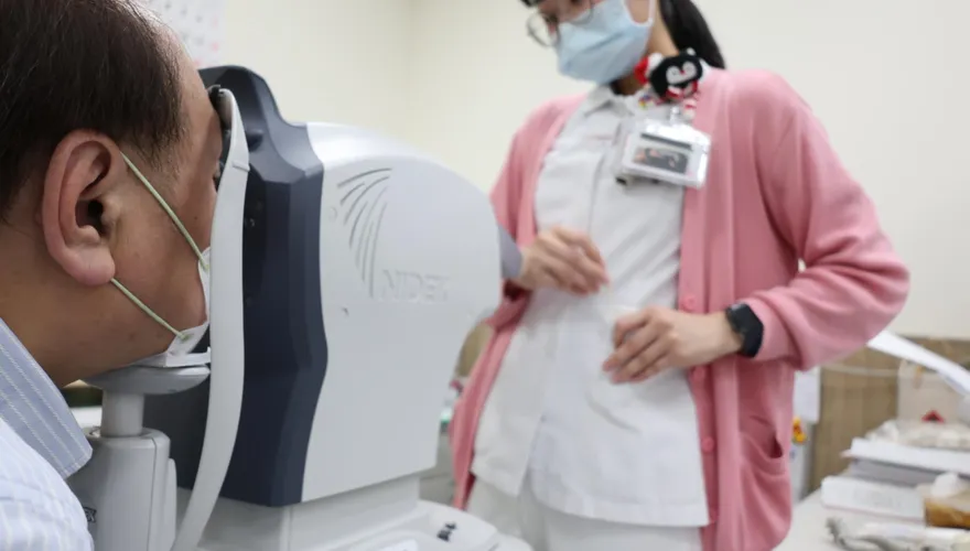 眼皮跳3週停不了！60歲男以為中風…竟是自律神經失調