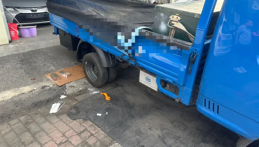 影/救不回來！高雄55歲老闆維修貨車遭輾壓OHCA　送醫不治