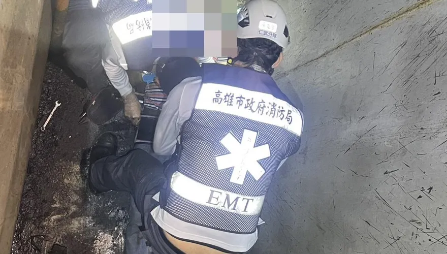 高雄仁武水電工踩空墜4米溝　多處外傷送醫搶救