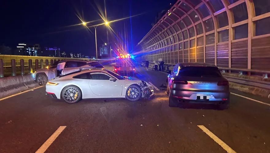 台74線22分鐘8車連環撞！驚見保時捷對決　凱燕追撞911