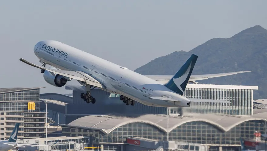 戰爭衝擊油價衝破天際！國泰航空、香港快運5月中至6月底減班