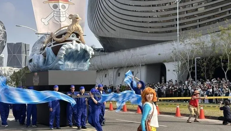 《航海王》黃金梅利號駛進高雄！媽祖護航湧數萬粉絲出動