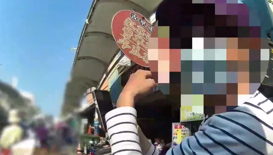 影/專拍女性美腿？旗津老街驚見疑似偷拍慣犯　警怒告誡