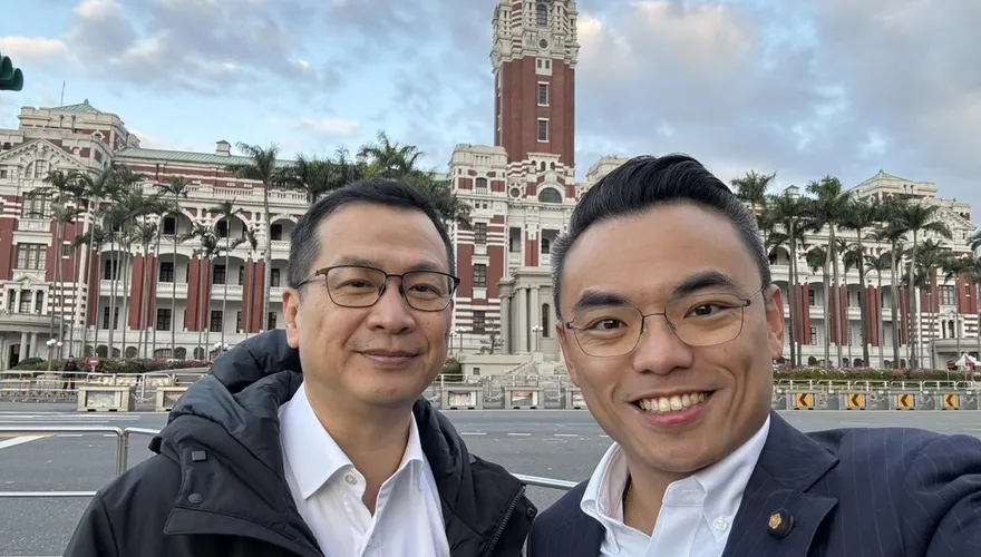 羅智強洪孟楷府前散步　討論引入鞭刑制度可能性
