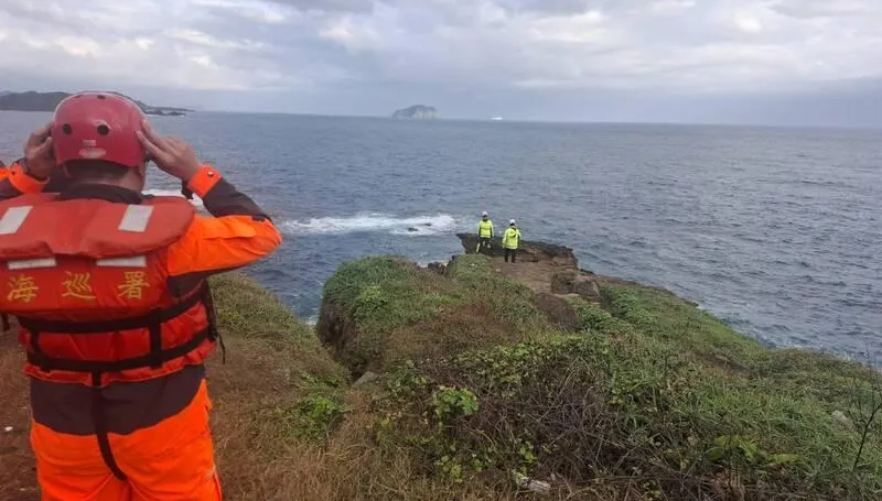 東北角磯釣客「消失礁岩」留下釣具　警消搜救中