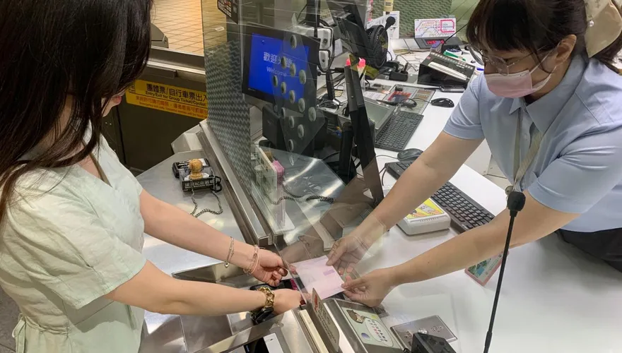 搭捷運突遇血崩！　她被隱藏服務驚呆：還免費拿
