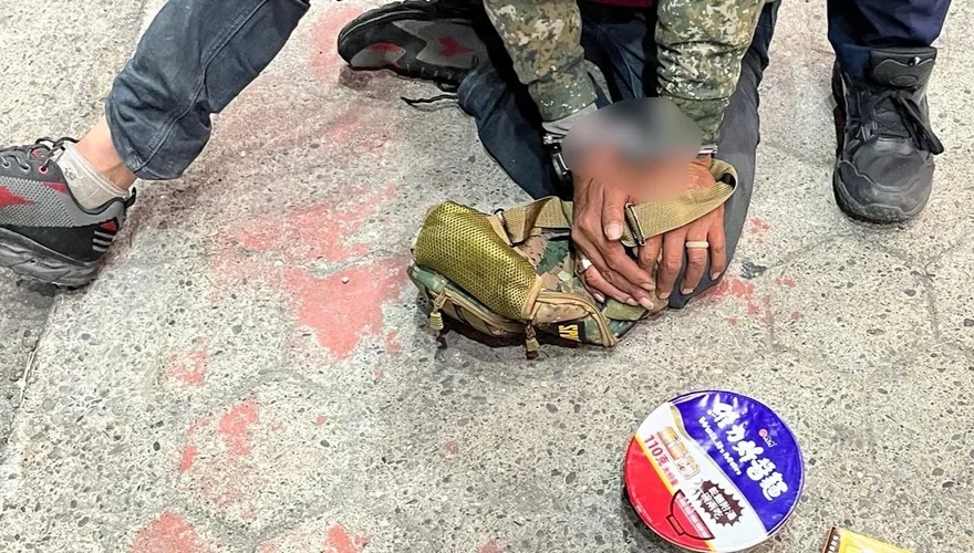 影/街友飢餓偷泡麵遭逮　暖心店主不追究仍難逃公訴
