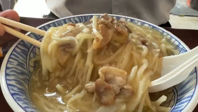 影/難敵原物料瘋漲！台南「葉桑生炒鴨肉羹」喊漲10元起