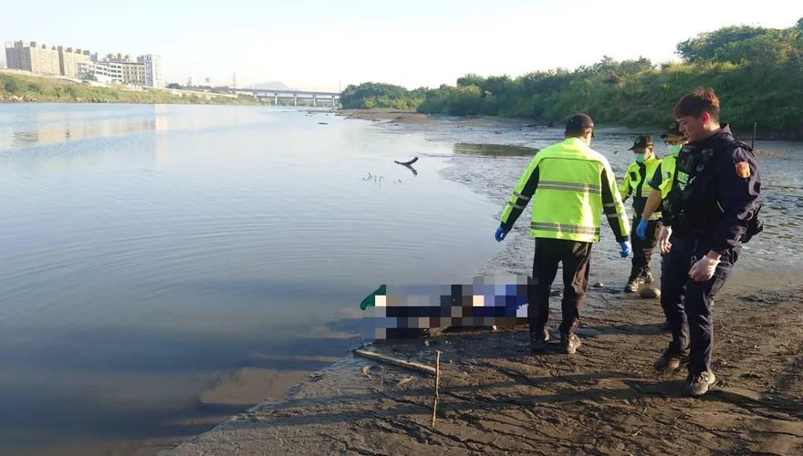 魂斷浮洲橋！新北「男趴水面慘死」