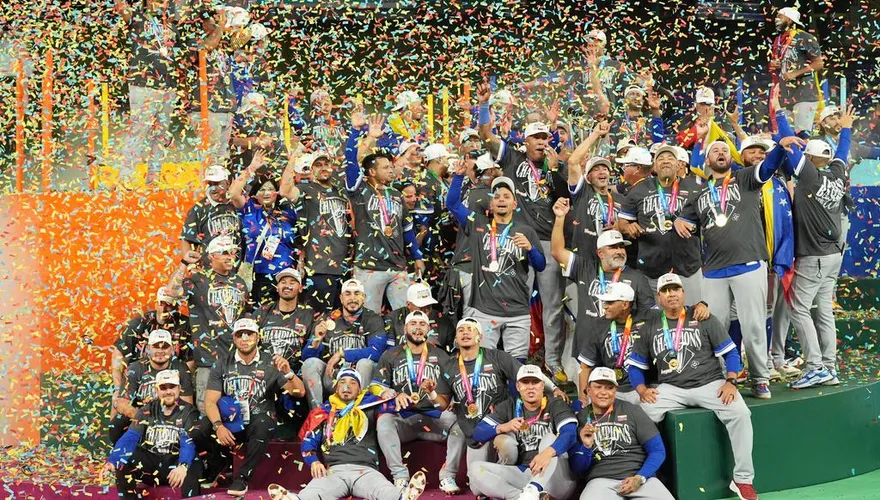 WBC/太爽了！委內瑞拉球員淚唱國歌　總統宣布放假一天