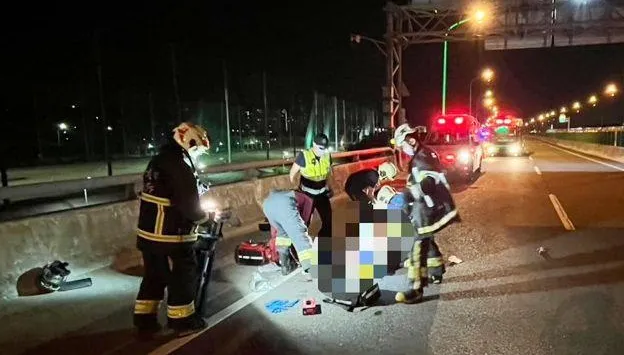 影/魂斷台61線！新北重機妙齡女「碰撞貨車」慘死