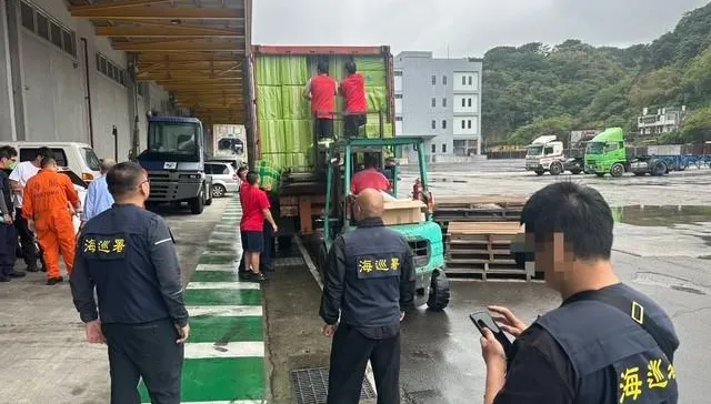 貨輪夾藏私菸闖關遭抓包　近25萬包市值2500萬