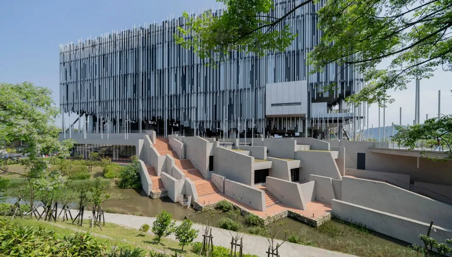 假日沒人？新北市美術館遭點名　網友分兩派