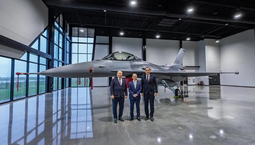 高層親赴美驗收F-16 BLK70戰機　國防部 : 今年啟動飛交返國