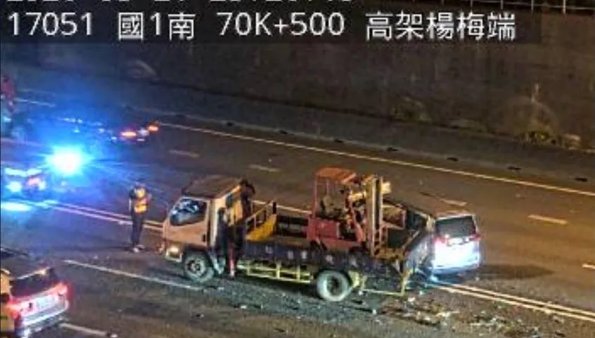 獨/國1嚴重6車追撞！3人送醫、「三次事故」驚悚瞬間直擊