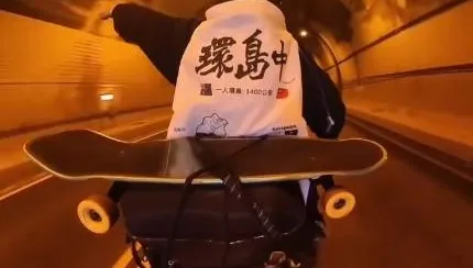 澳洲網紅挑戰騎車環島　被台灣人暖到「在超商哭不停」