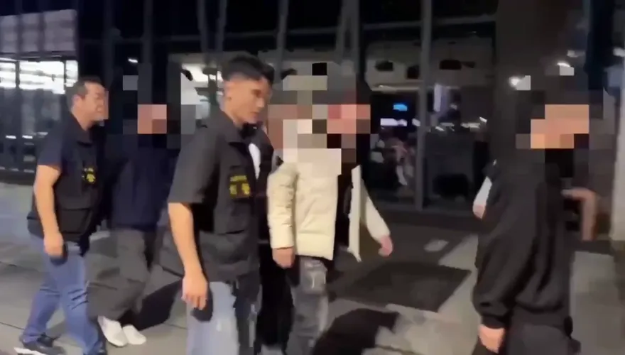 影/北市二殯旁葬儀社！竹聯幫和堂8煞狠砸　瞎扯行車糾紛