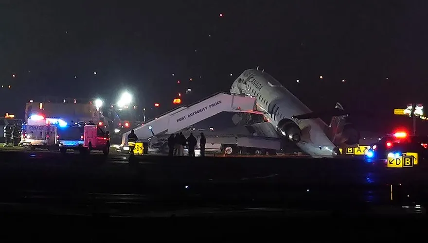 加拿大航空客機紐約機場撞消防車　2名港務局警察重傷