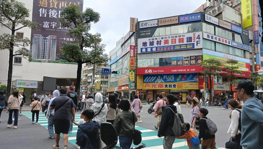 今暖熱、水氣略增！明下午鋒面挾雷雨逼近　中部以北變天