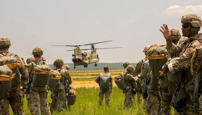 喊談判卻增兵！外媒：美預計增派第82空降師數千兵力赴中東