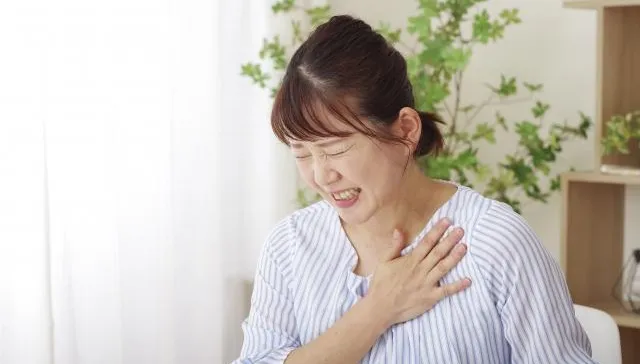 跌倒後胸痛呼吸刺痛！醫：恐是肋骨骨折…非單純挫傷