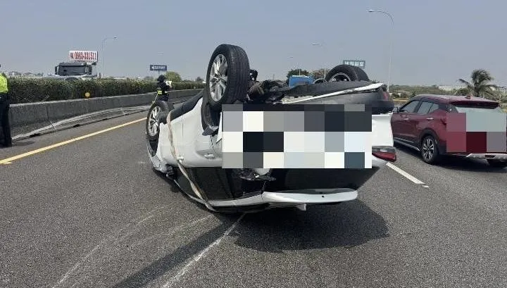 影/國1溪湖段2車追撞翻覆　2駕駛受傷送醫