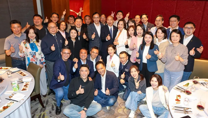 朱立倫黨團餐敘出席踴躍　韓國瑜驚喜現身要感謝前主席
