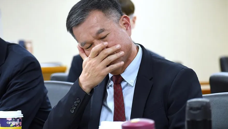 海馬士軍購卡關！中將黃文啓淚灑立院　網嘆敵人在本能寺