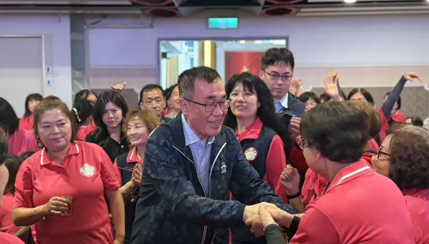 川伯旋風！李四川參拜獲「神物」加持　魅力爆棚嚇壞綠營