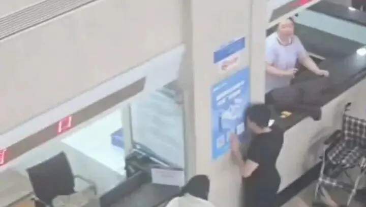 影/陪孕妻產檢遇男醫情緒失控　陸尪撞牆怒吼：明天就離婚！