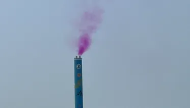 嘉義焚化爐冒神祕紫煙嚇壞民眾！　環保局出面說明了